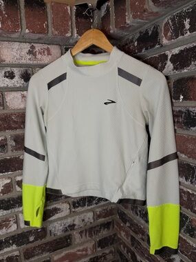 Brooks Carbonite Ice Grey/Nightlife Reflective Strips Long Sleeve Running Top